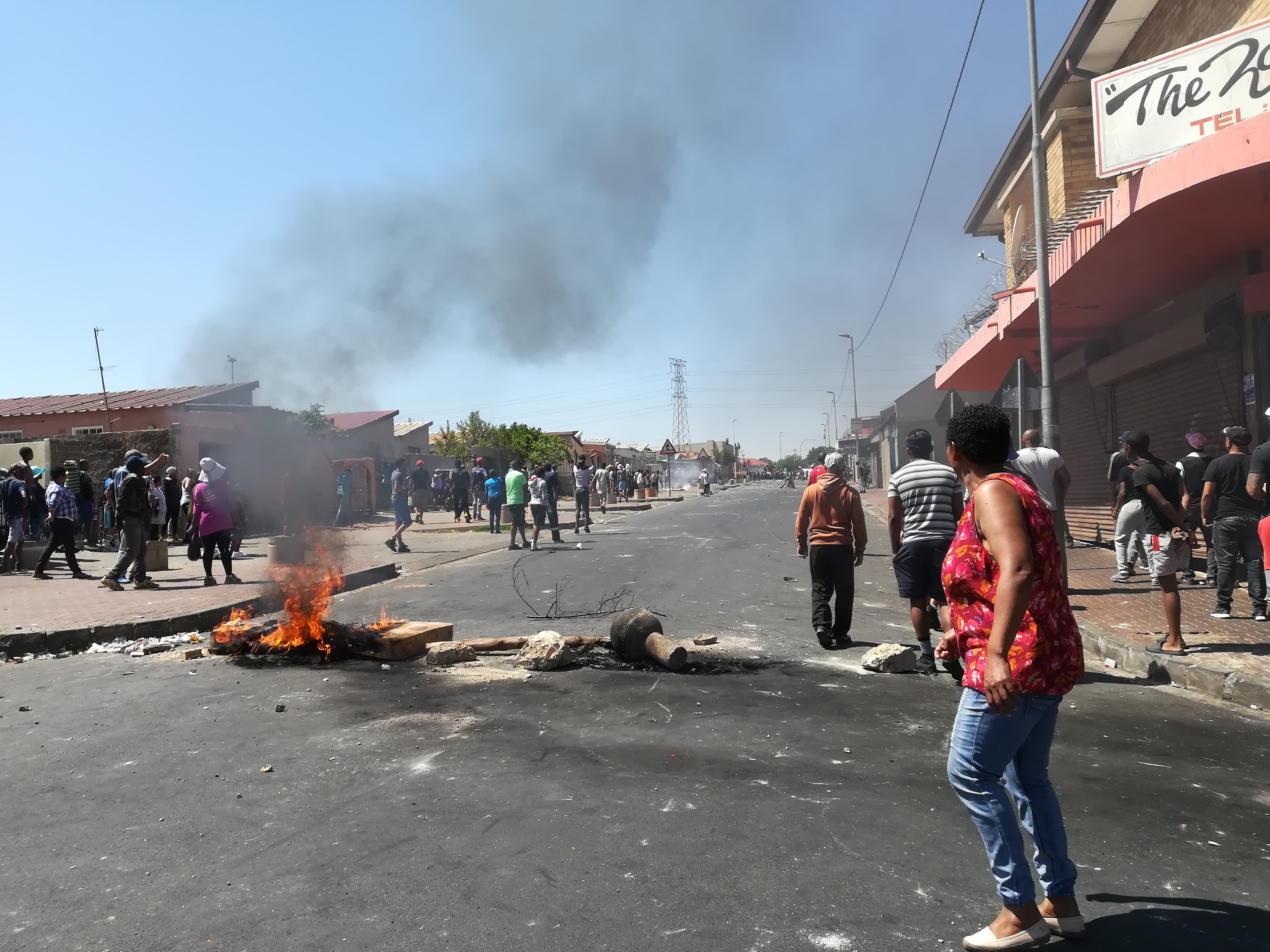 At least 15 injured as violence erupts in Westbury | GroundUp